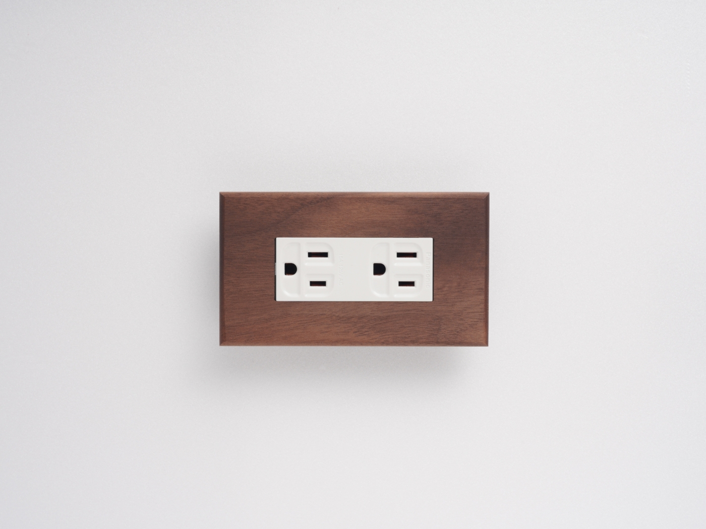 panasonic，so-style，霧白插座，黑胡桃木